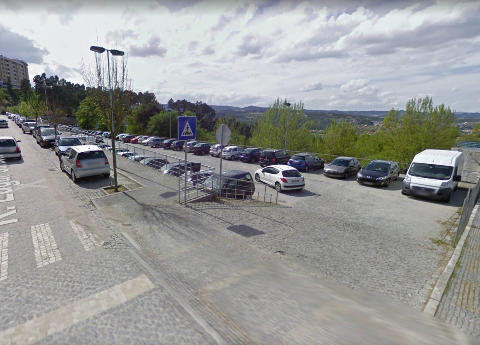 Parque de estacionamento da rua Edgar Cardoso encerrado devido a obras